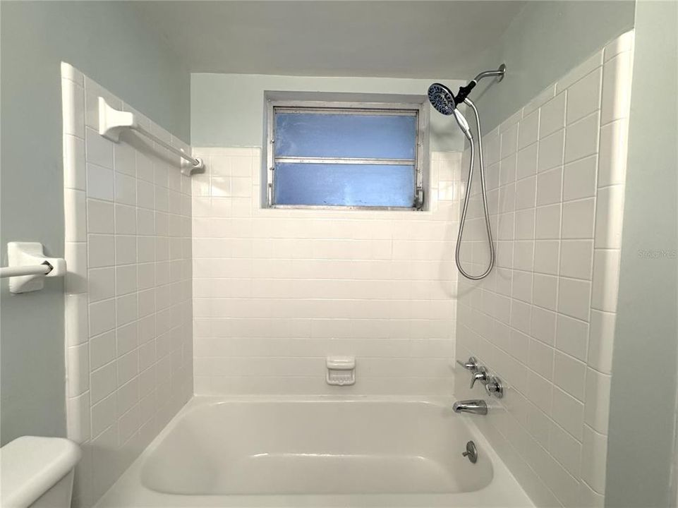 For Rent: $1,750 (1 beds, 1 baths, 700 Square Feet)