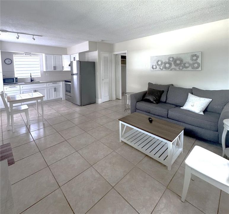 For Rent: $1,750 (1 beds, 1 baths, 700 Square Feet)