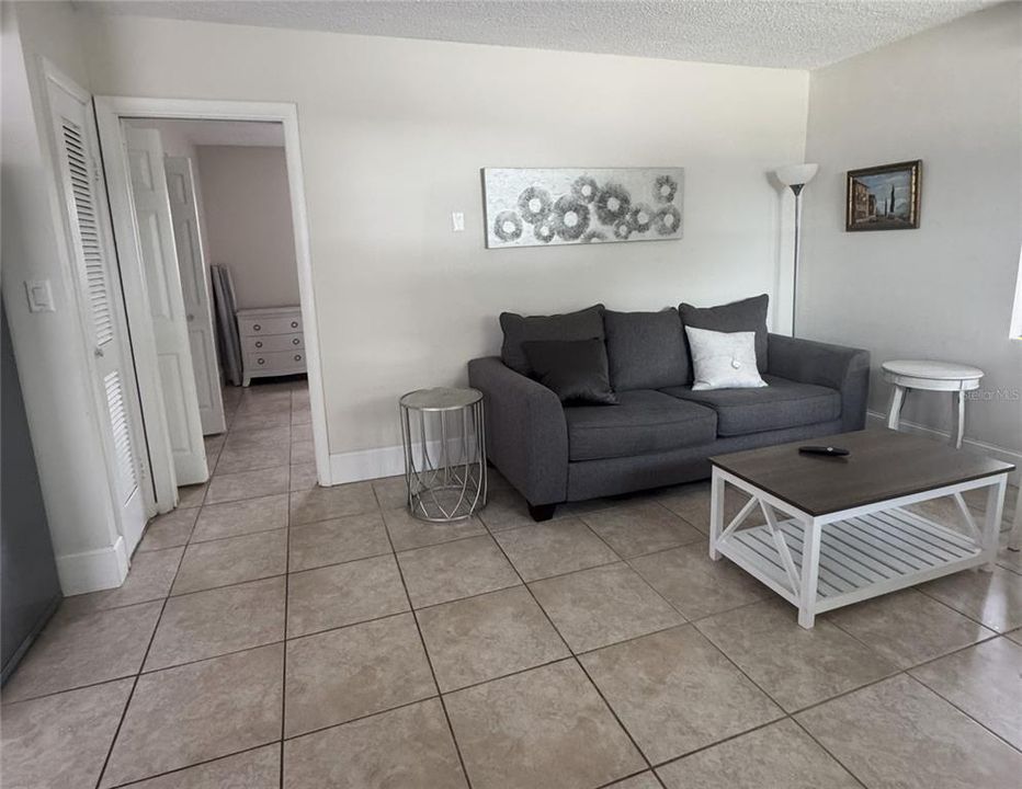 For Rent: $1,750 (1 beds, 1 baths, 700 Square Feet)