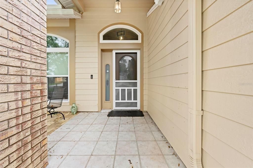 Activo con contrato: $375,000 (3 camas, 2 baños, 1949 Pies cuadrados)