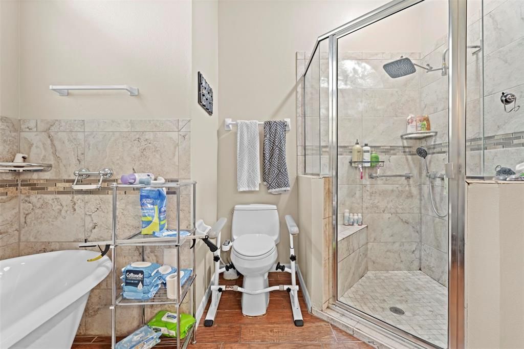 Activo con contrato: $375,000 (3 camas, 2 baños, 1949 Pies cuadrados)