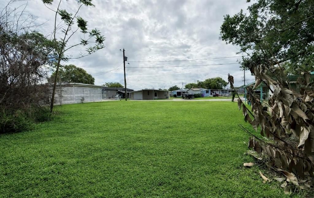 На продажу: $33,000 (0.04 acres)