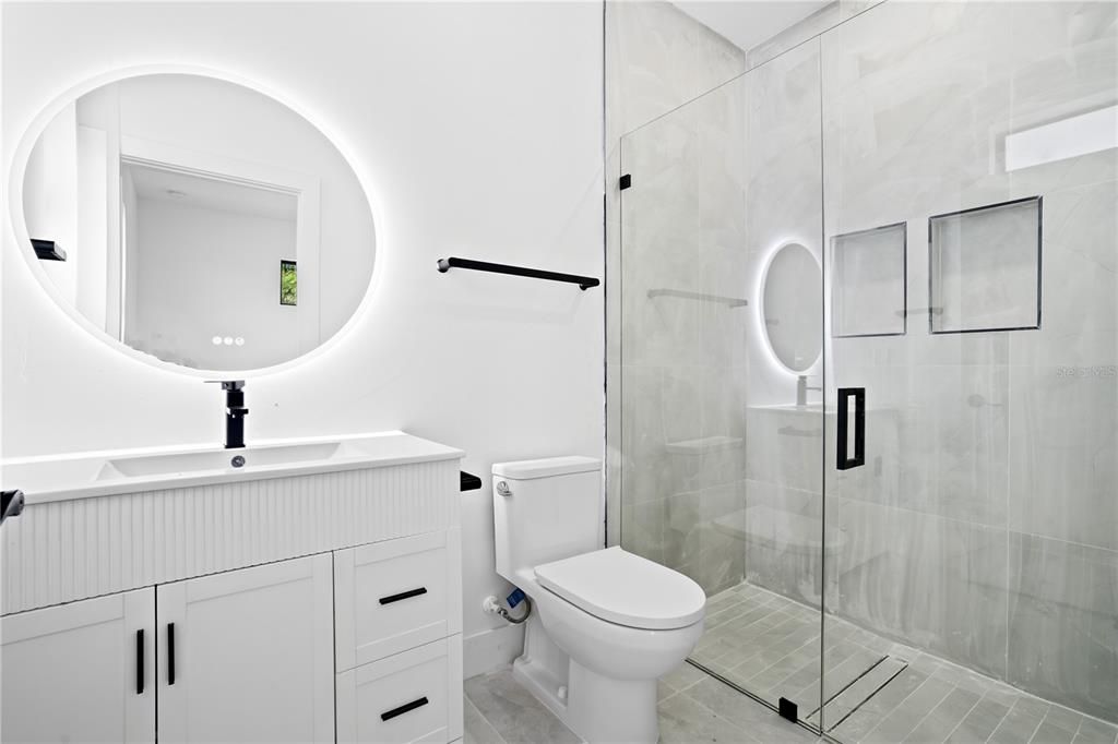 Activo con contrato: $269,999 (3 camas, 2 baños, 1325 Pies cuadrados)