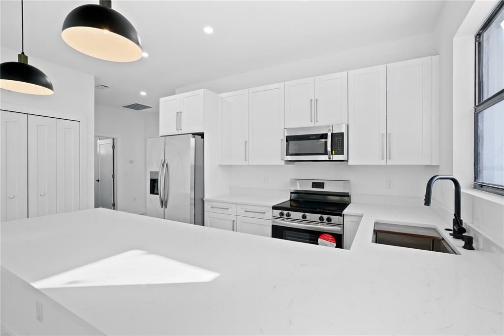 Activo con contrato: $269,999 (3 camas, 2 baños, 1325 Pies cuadrados)