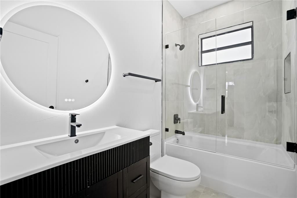 Activo con contrato: $269,999 (3 camas, 2 baños, 1325 Pies cuadrados)
