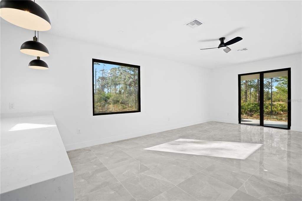 Activo con contrato: $269,999 (3 camas, 2 baños, 1325 Pies cuadrados)