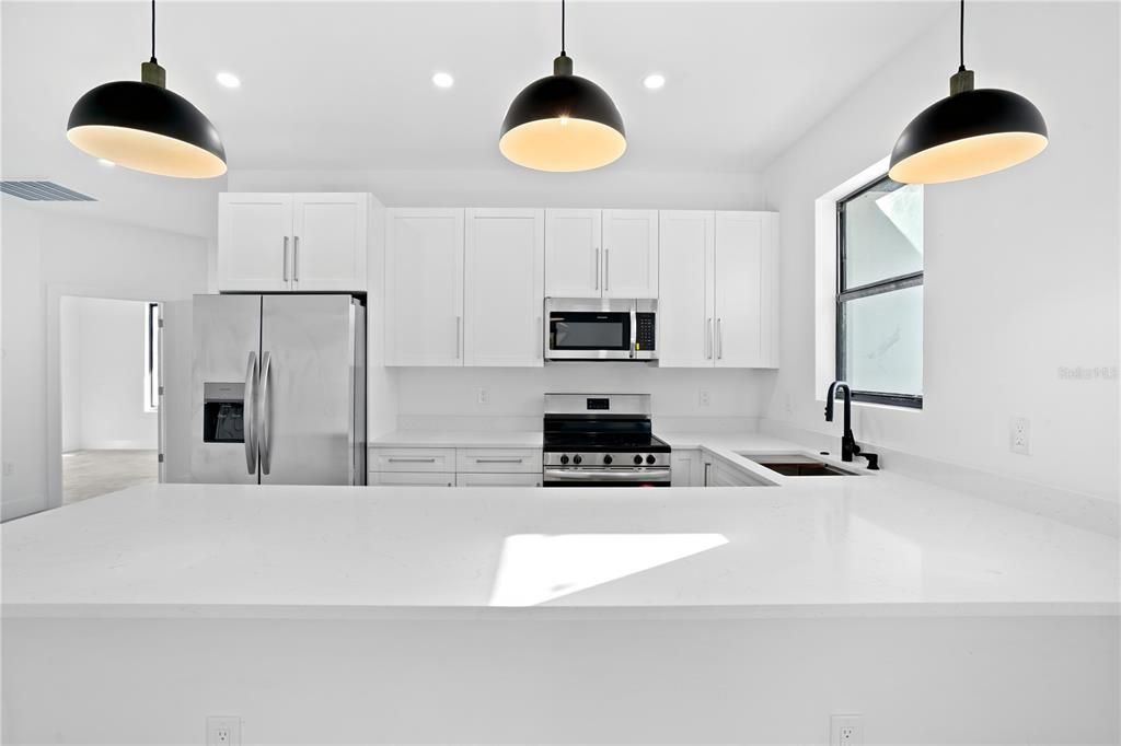 Activo con contrato: $269,999 (3 camas, 2 baños, 1325 Pies cuadrados)