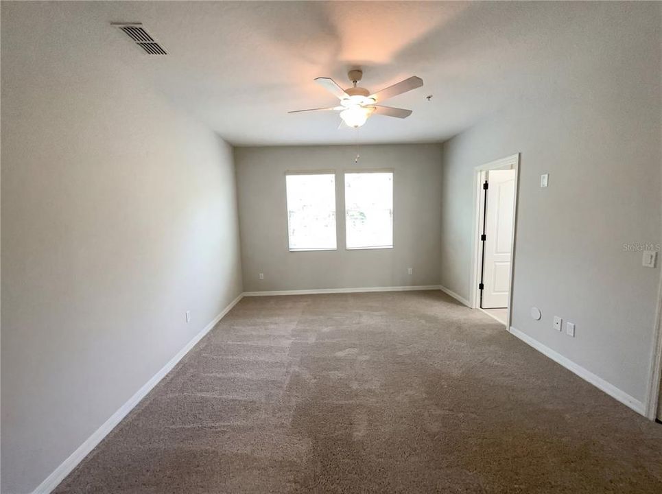Activo con contrato: $360,000 (3 camas, 2 baños, 1840 Pies cuadrados)