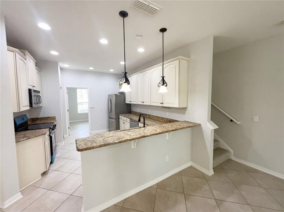 Activo con contrato: $360,000 (3 camas, 2 baños, 1840 Pies cuadrados)
