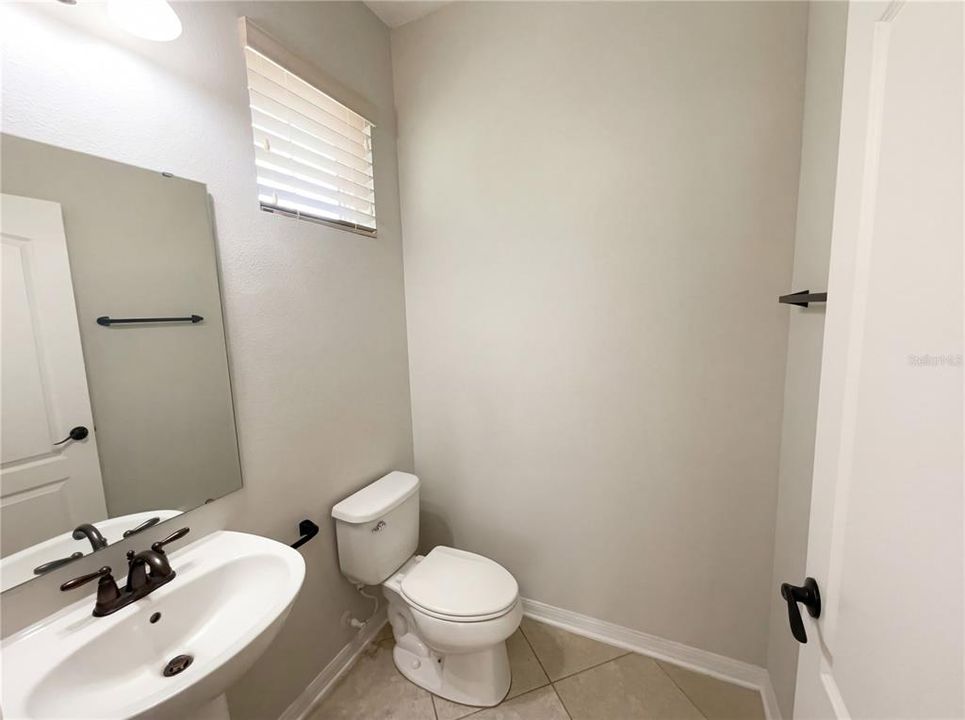 Activo con contrato: $360,000 (3 camas, 2 baños, 1840 Pies cuadrados)
