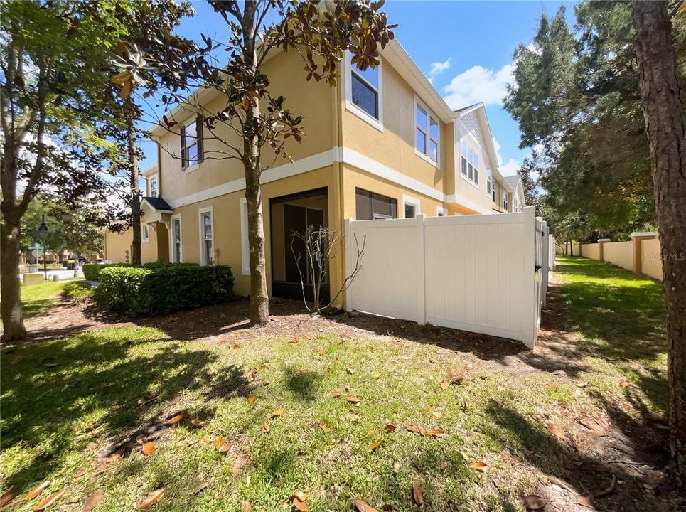 Activo con contrato: $360,000 (3 camas, 2 baños, 1840 Pies cuadrados)