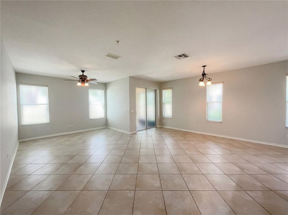 Activo con contrato: $360,000 (3 camas, 2 baños, 1840 Pies cuadrados)
