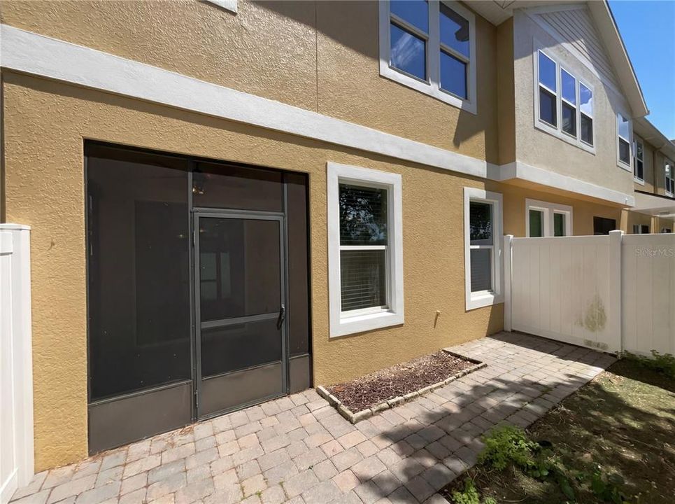 Activo con contrato: $360,000 (3 camas, 2 baños, 1840 Pies cuadrados)