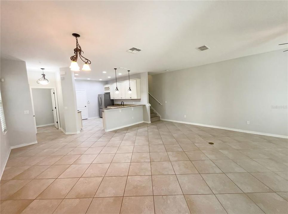 Activo con contrato: $360,000 (3 camas, 2 baños, 1840 Pies cuadrados)