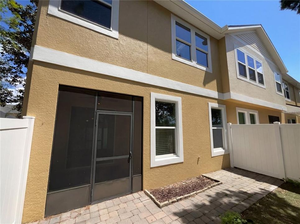 Activo con contrato: $360,000 (3 camas, 2 baños, 1840 Pies cuadrados)