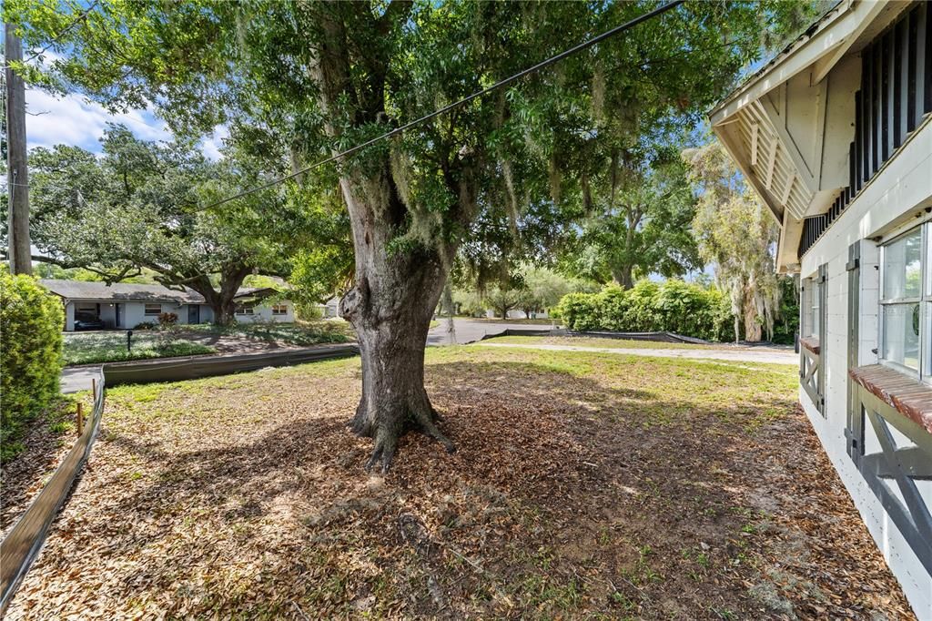 For Sale: $1,350,000 (1.07 acres)