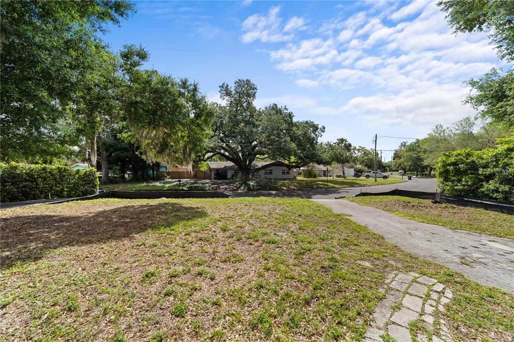 For Sale: $1,350,000 (1.07 acres)