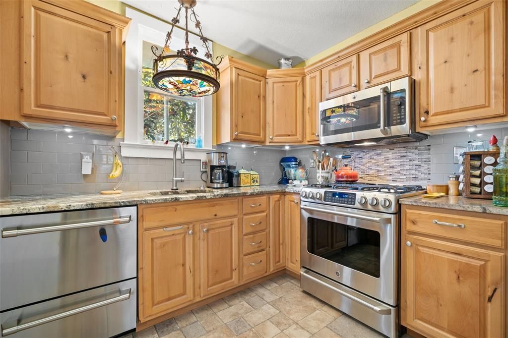 待售: $880,000 (5 贝兹, 0 浴室, 2308 平方英尺)