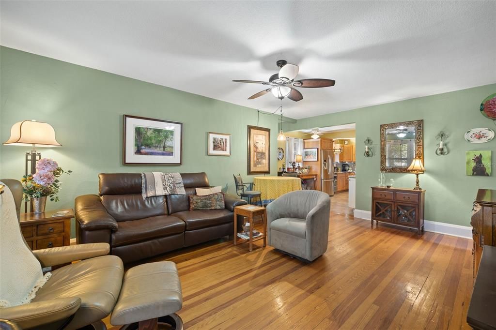 待售: $880,000 (5 贝兹, 0 浴室, 2308 平方英尺)