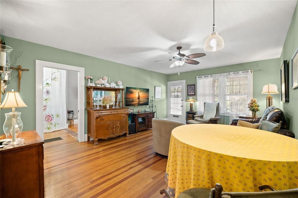 待售: $880,000 (5 贝兹, 0 浴室, 2308 平方英尺)