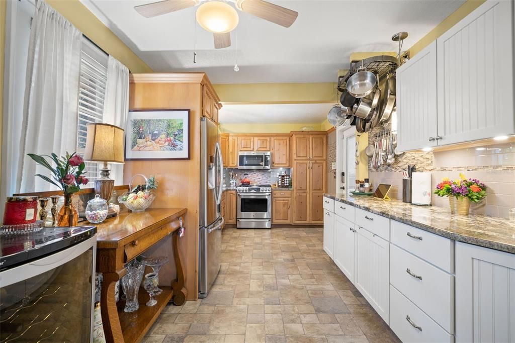 待售: $880,000 (5 贝兹, 0 浴室, 2308 平方英尺)