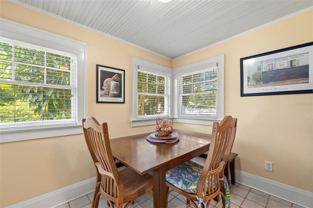 待售: $880,000 (5 贝兹, 0 浴室, 2308 平方英尺)