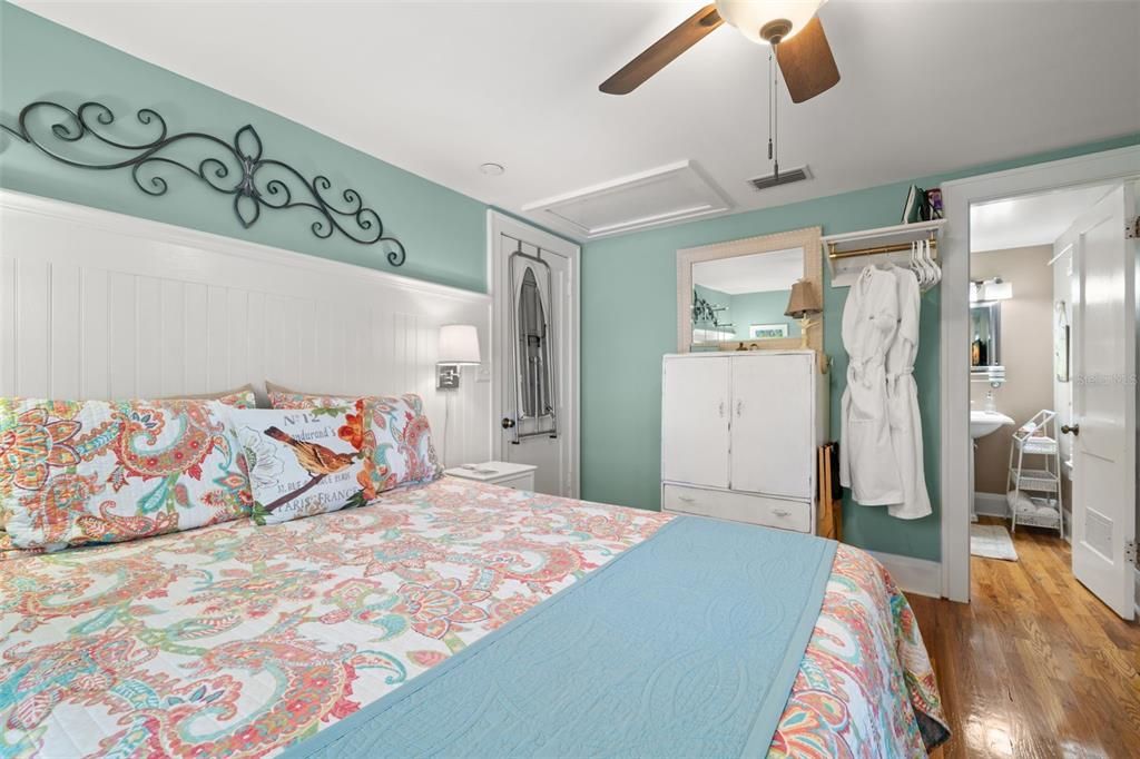 待售: $880,000 (5 贝兹, 0 浴室, 2308 平方英尺)