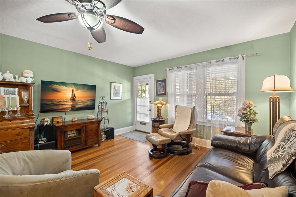 待售: $880,000 (5 贝兹, 0 浴室, 2308 平方英尺)