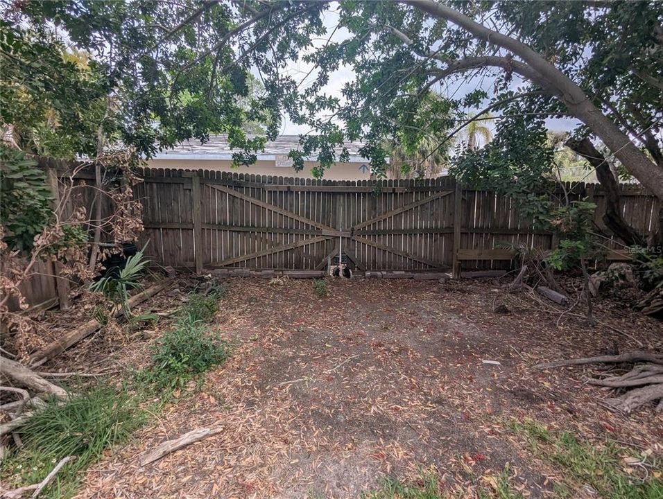 На продажу: $995,000 (0.59 acres)