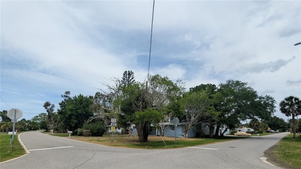 На продажу: $995,000 (0.59 acres)