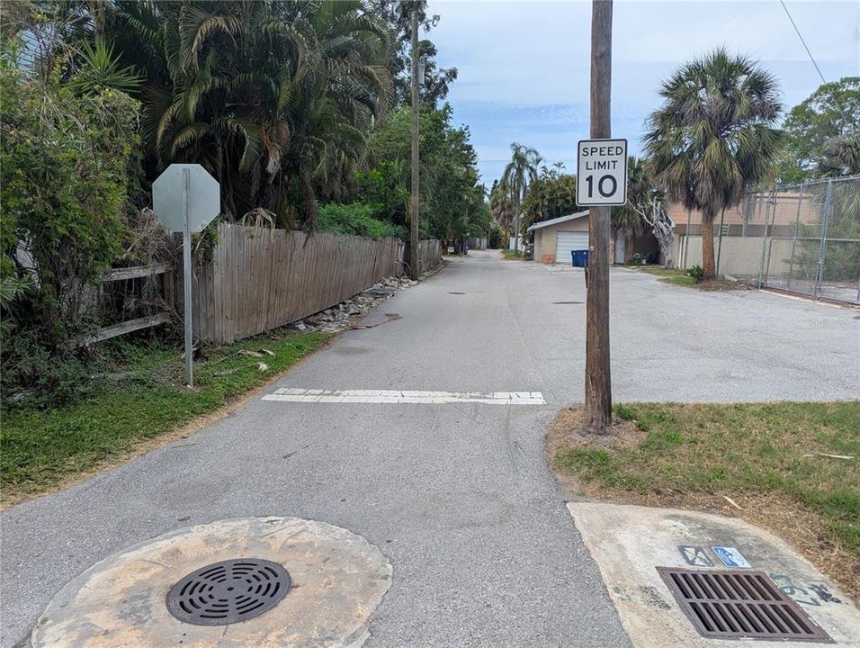 На продажу: $995,000 (0.59 acres)