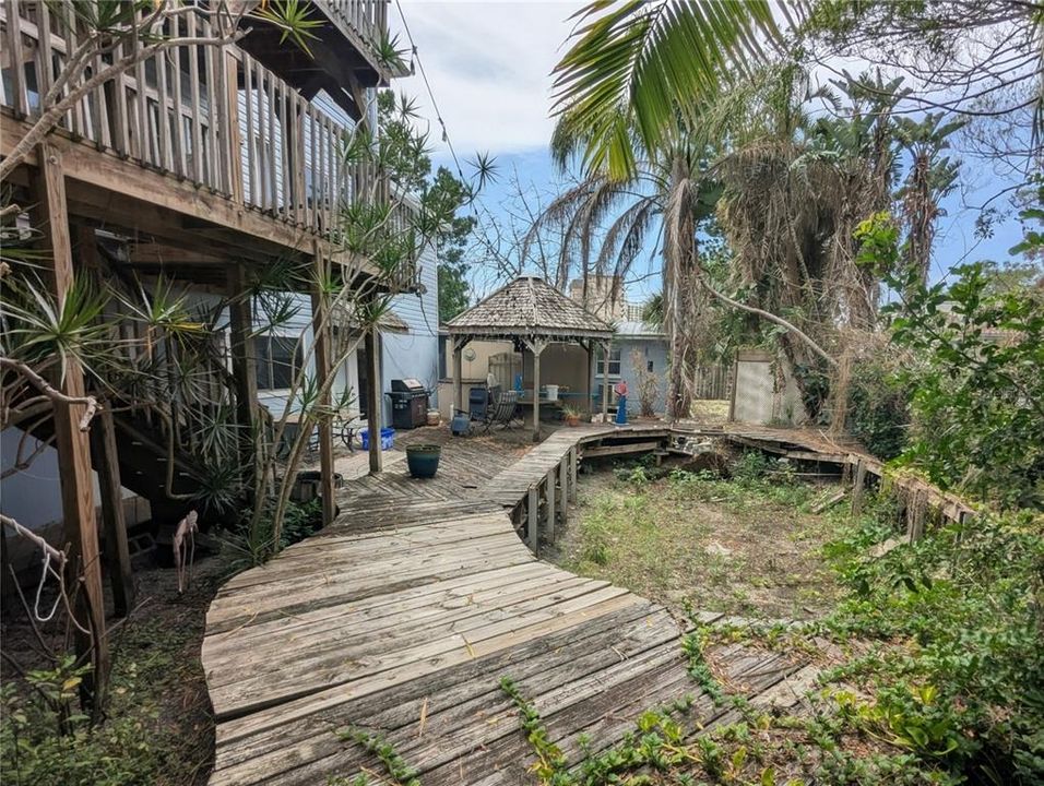 На продажу: $995,000 (0.59 acres)