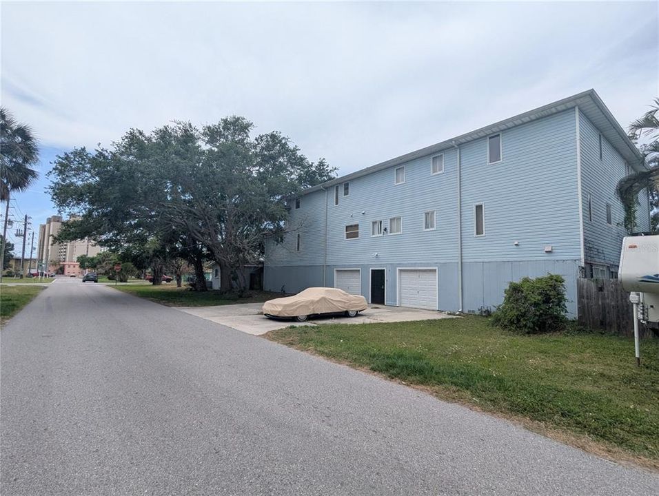 На продажу: $995,000 (0.59 acres)