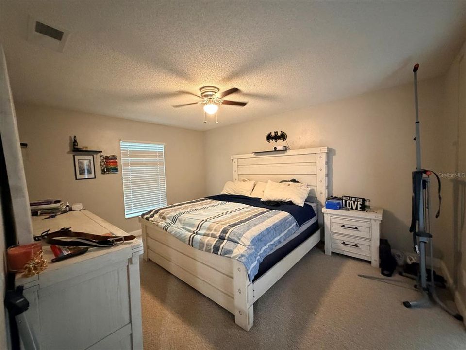For Sale: $325,000 (4 beds, 2 baths, 1704 Square Feet)