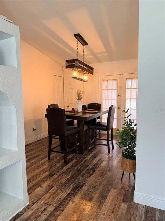 For Sale: $325,000 (4 beds, 2 baths, 1704 Square Feet)