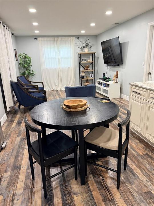 For Sale: $325,000 (4 beds, 2 baths, 1704 Square Feet)