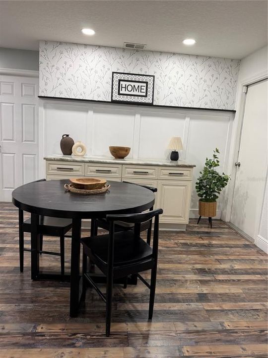 For Sale: $325,000 (4 beds, 2 baths, 1704 Square Feet)