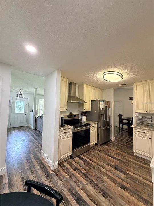 For Sale: $325,000 (4 beds, 2 baths, 1704 Square Feet)