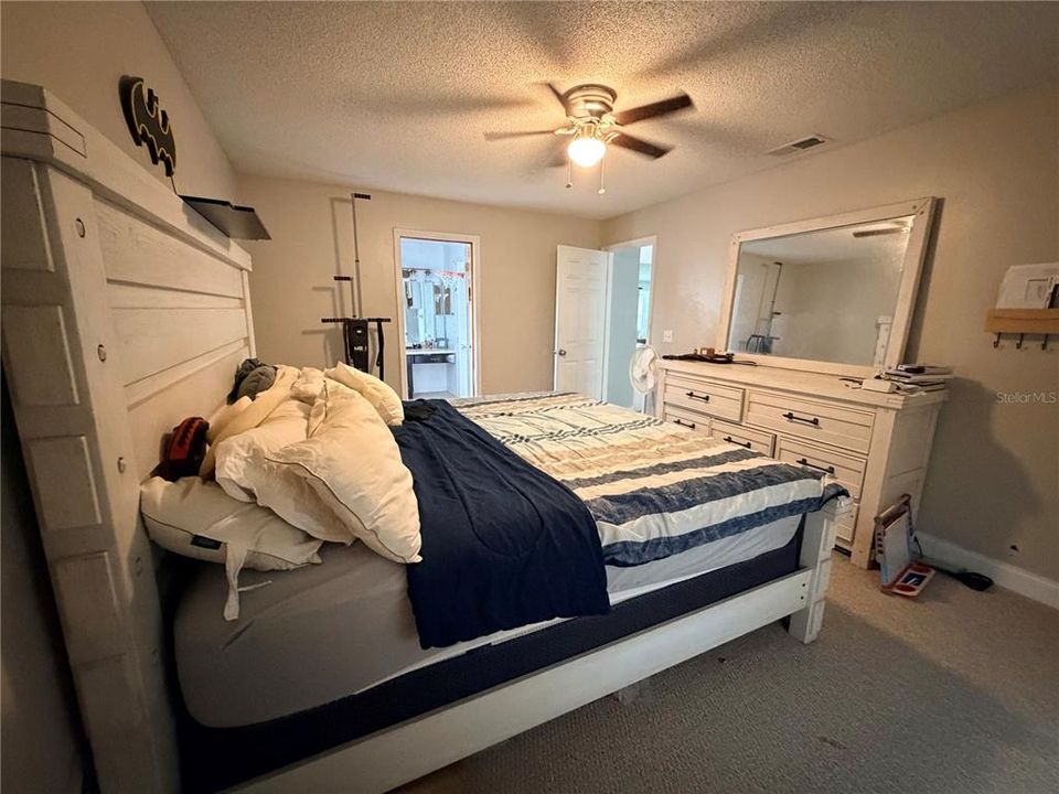 For Sale: $325,000 (4 beds, 2 baths, 1704 Square Feet)