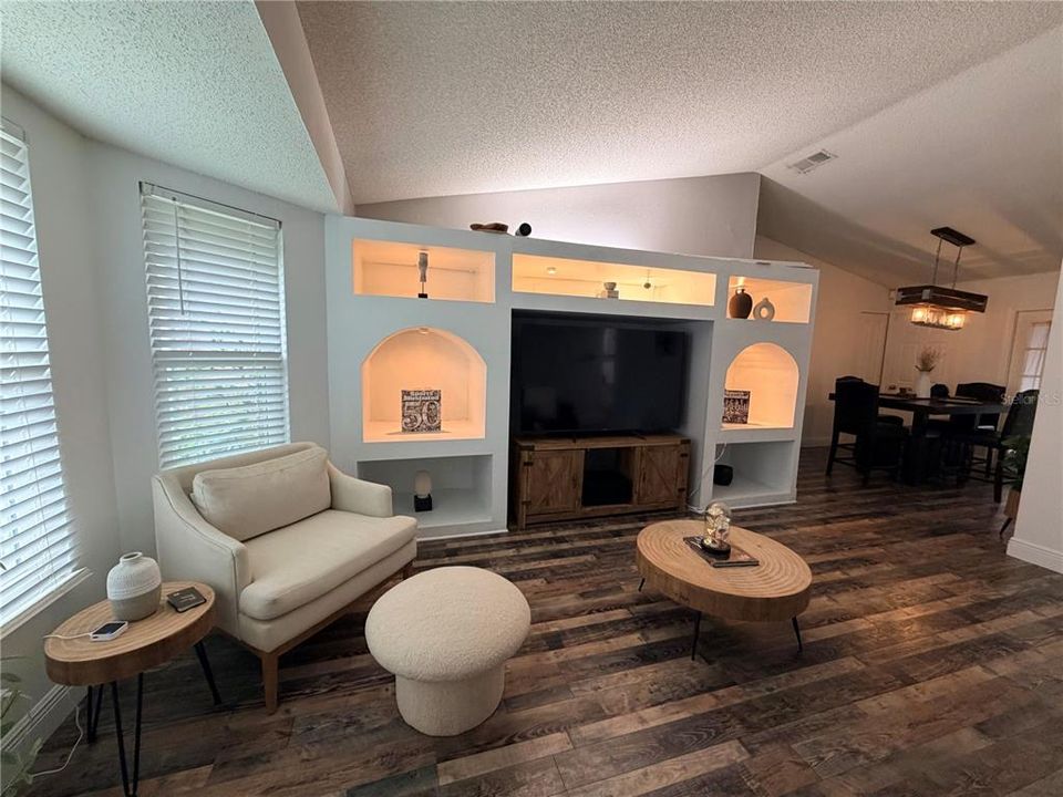 For Sale: $325,000 (4 beds, 2 baths, 1704 Square Feet)