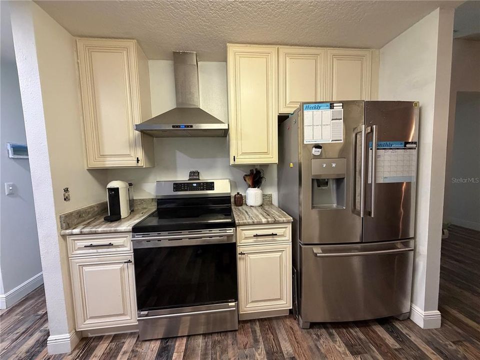 For Sale: $325,000 (4 beds, 2 baths, 1704 Square Feet)