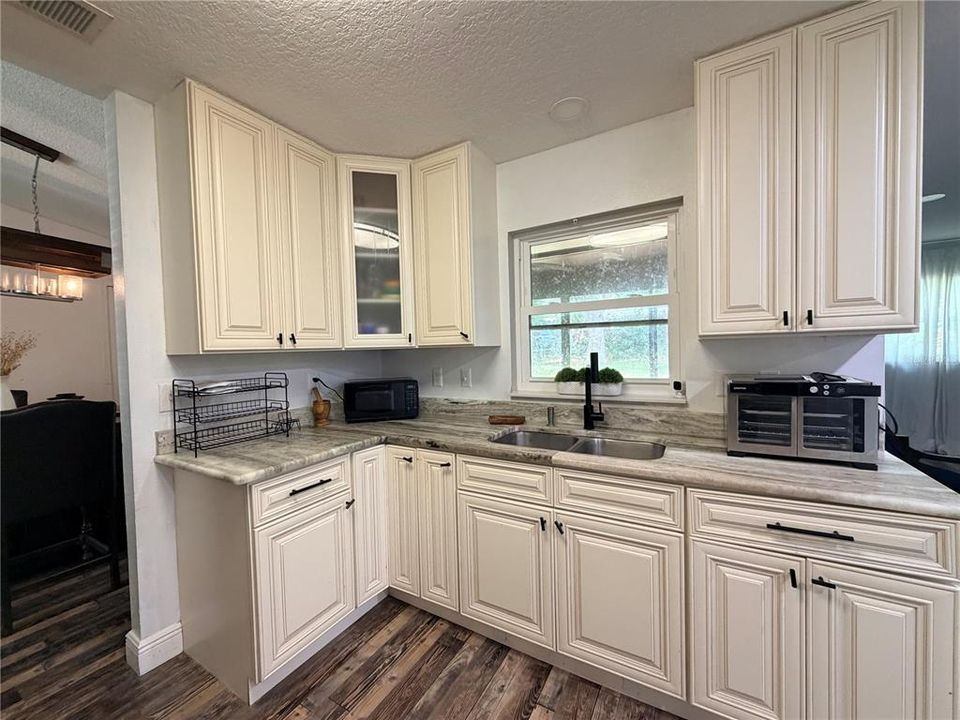 For Sale: $325,000 (4 beds, 2 baths, 1704 Square Feet)
