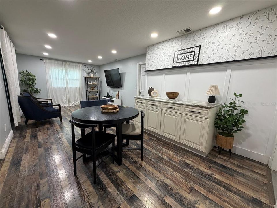 For Sale: $325,000 (4 beds, 2 baths, 1704 Square Feet)