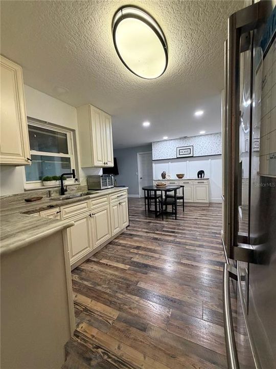 For Sale: $325,000 (4 beds, 2 baths, 1704 Square Feet)