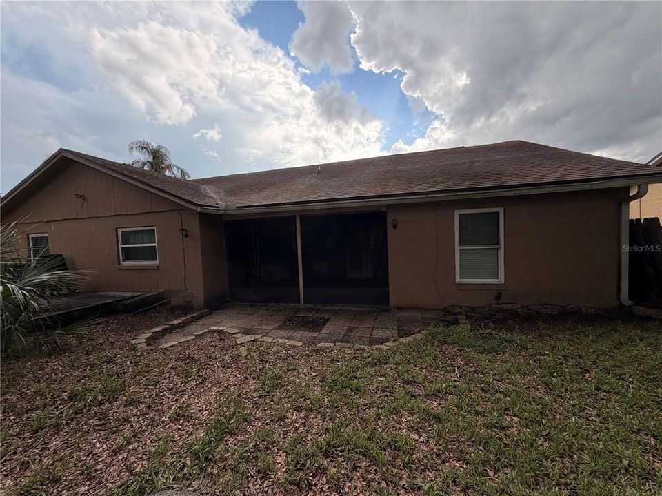 For Sale: $325,000 (4 beds, 2 baths, 1704 Square Feet)