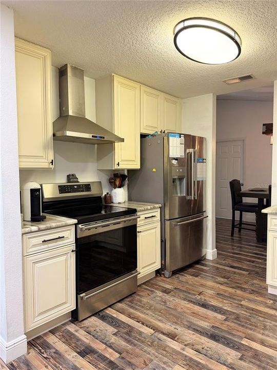 For Sale: $325,000 (4 beds, 2 baths, 1704 Square Feet)