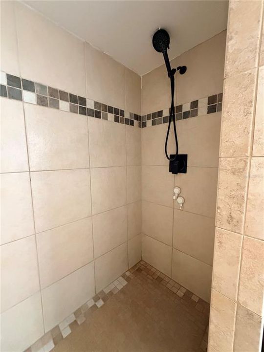 For Sale: $325,000 (4 beds, 2 baths, 1704 Square Feet)