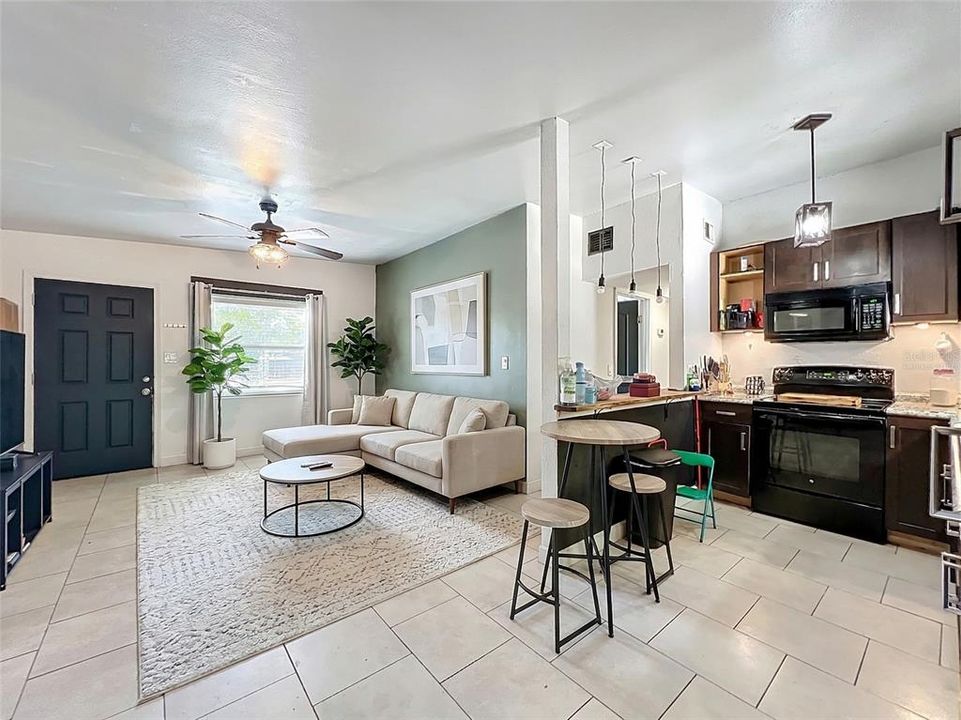 На продажу: $269,000 (4 спален, 2 ванн, 1390 Квадратных фут)