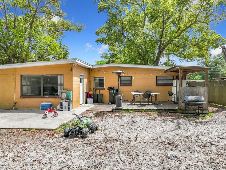 На продажу: $269,000 (4 спален, 2 ванн, 1390 Квадратных фут)