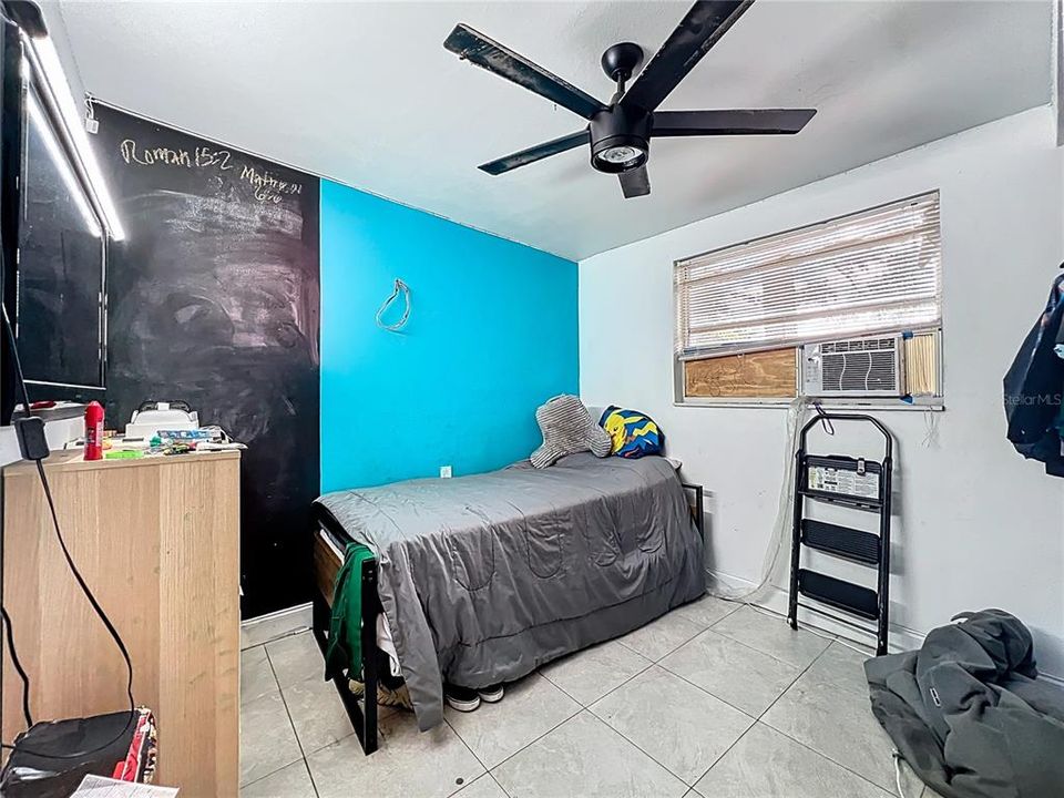 На продажу: $269,000 (4 спален, 2 ванн, 1390 Квадратных фут)